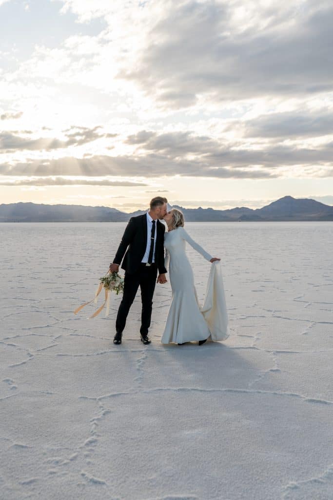 bonneville-salt-flats-utah-elopement-inspiration