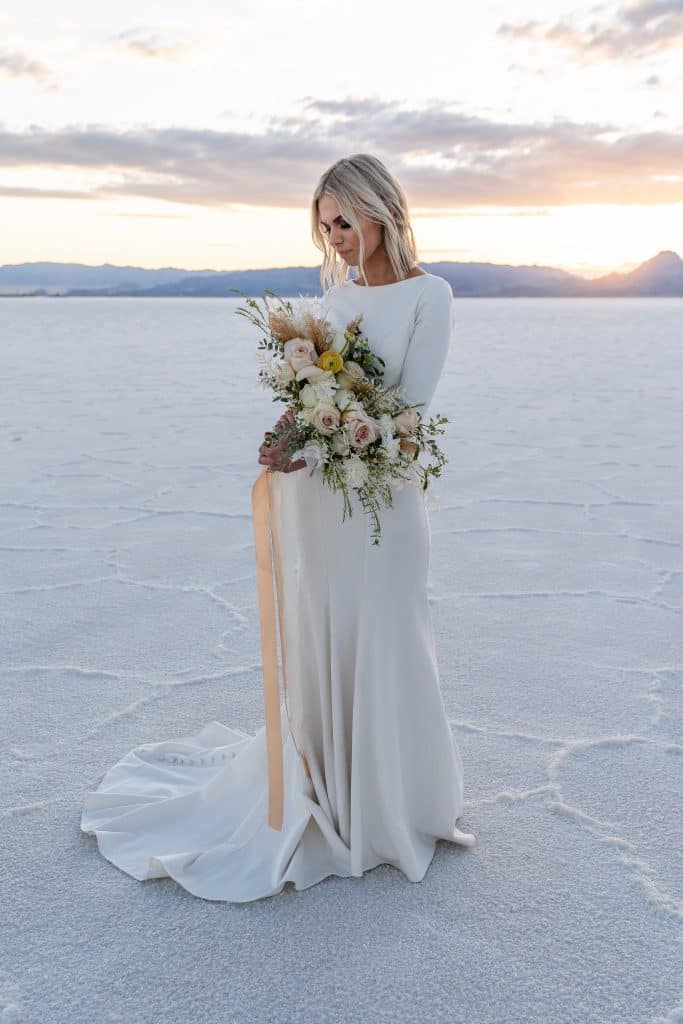 bonneville-salt-flats-utah-elopement-inspiration