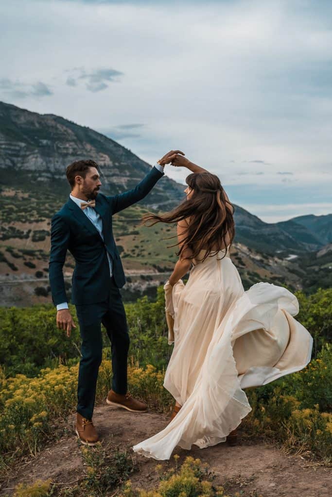 couple dancing with a Mountain View 