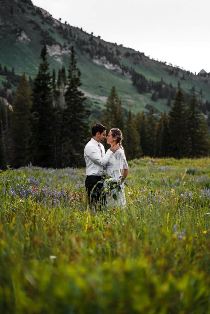 wildflowers-cecret-lake-adventure-elopement-utah