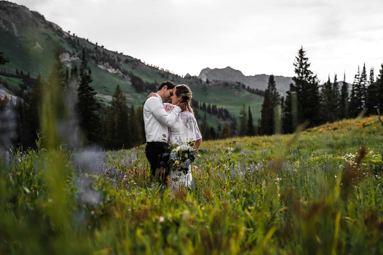 wildflowers-cecret-lake-adventure-elopement-utah