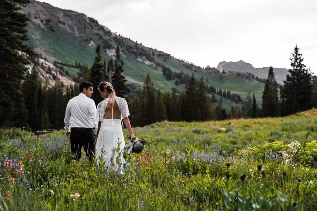 wildflowers-cecret-lake-adventure-elopement-utah