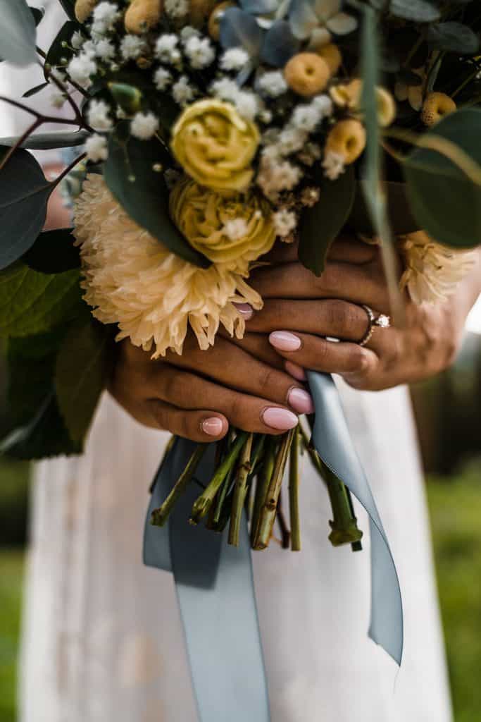 wildflowers-cecret-lake-adventure-elopement-utah