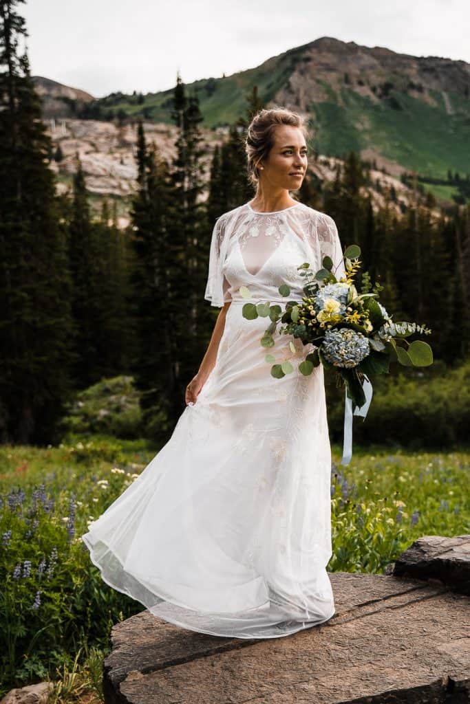 wildflowers-cecret-lake-adventure-elopement-utah