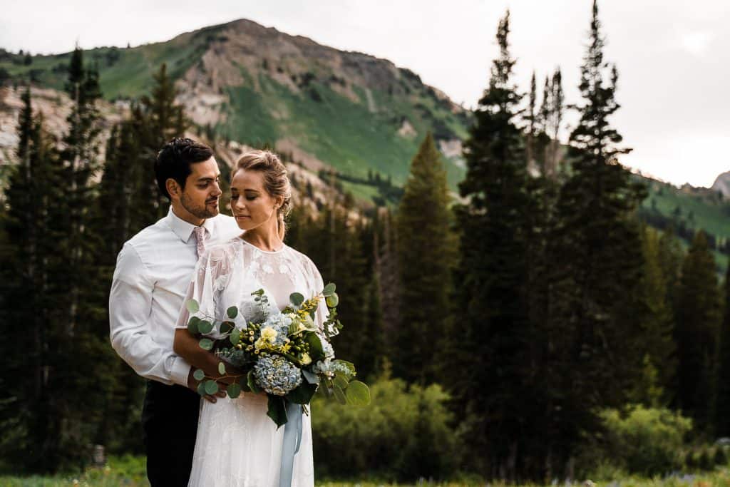 wildflowers-cecret-lake-adventure-elopement-utah