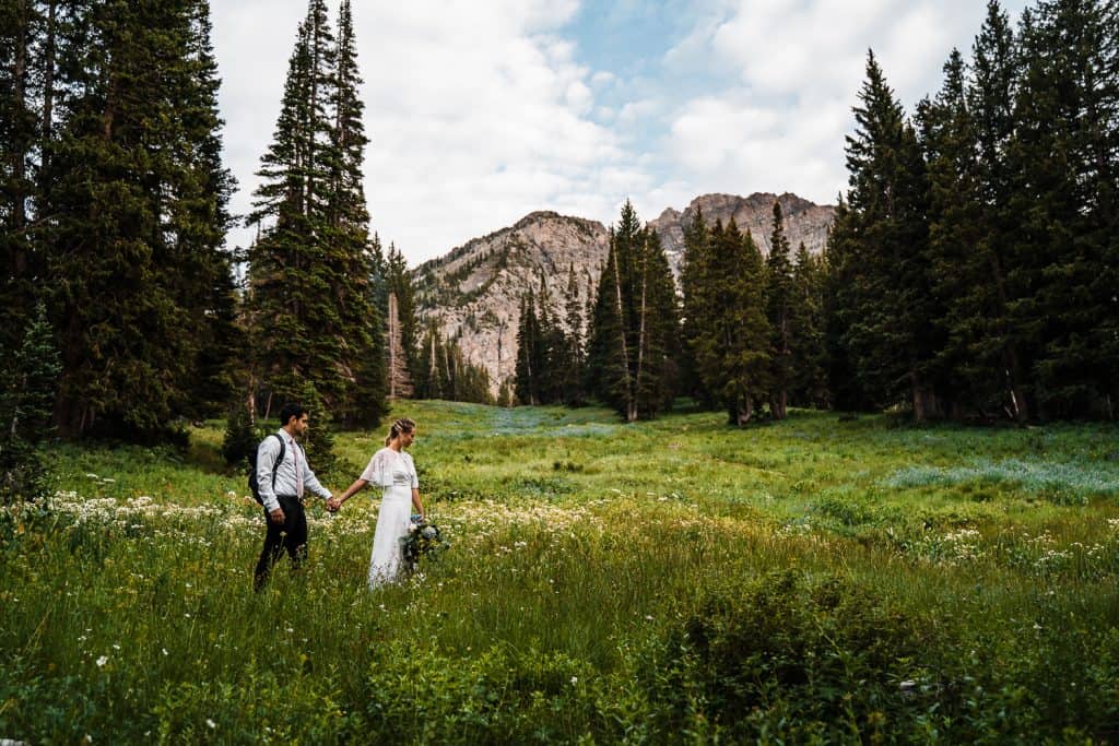 wildflowers-cecret-lake-adventure-elopement-utah