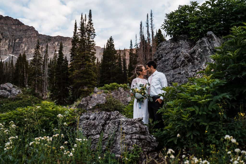 wildflowers-cecret-lake-adventure-elopement-utah