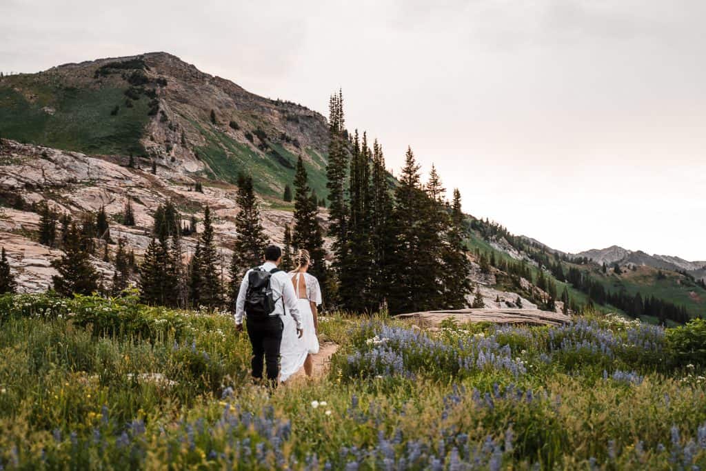 wildflowers-cecret-lake-adventure-elopement-utah