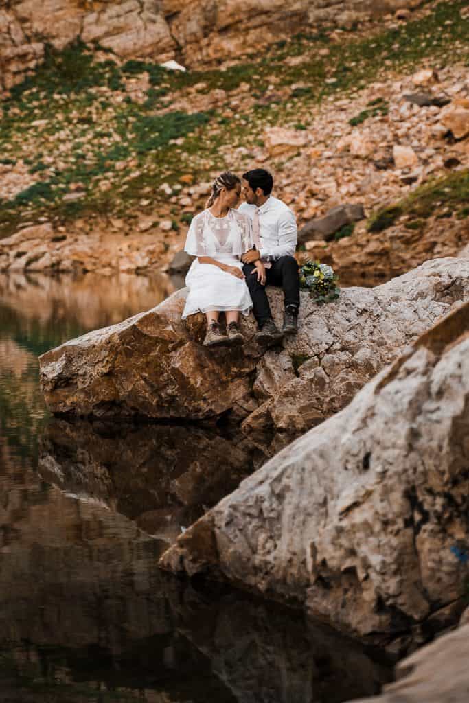 wildflowers-cecret-lake-adventure-elopement-utah