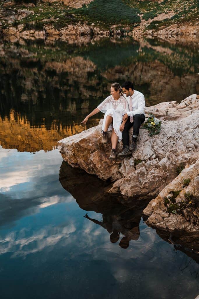 wildflowers-cecret-lake-adventure-elopement-utah