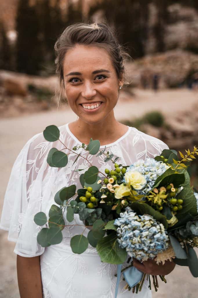 wildflowers-cecret-lake-adventure-elopement-utah