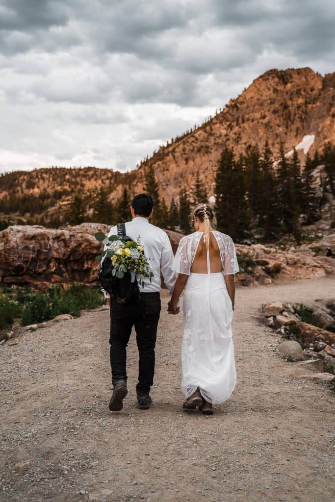 wildflowers-cecret-lake-adventure-elopement-utah