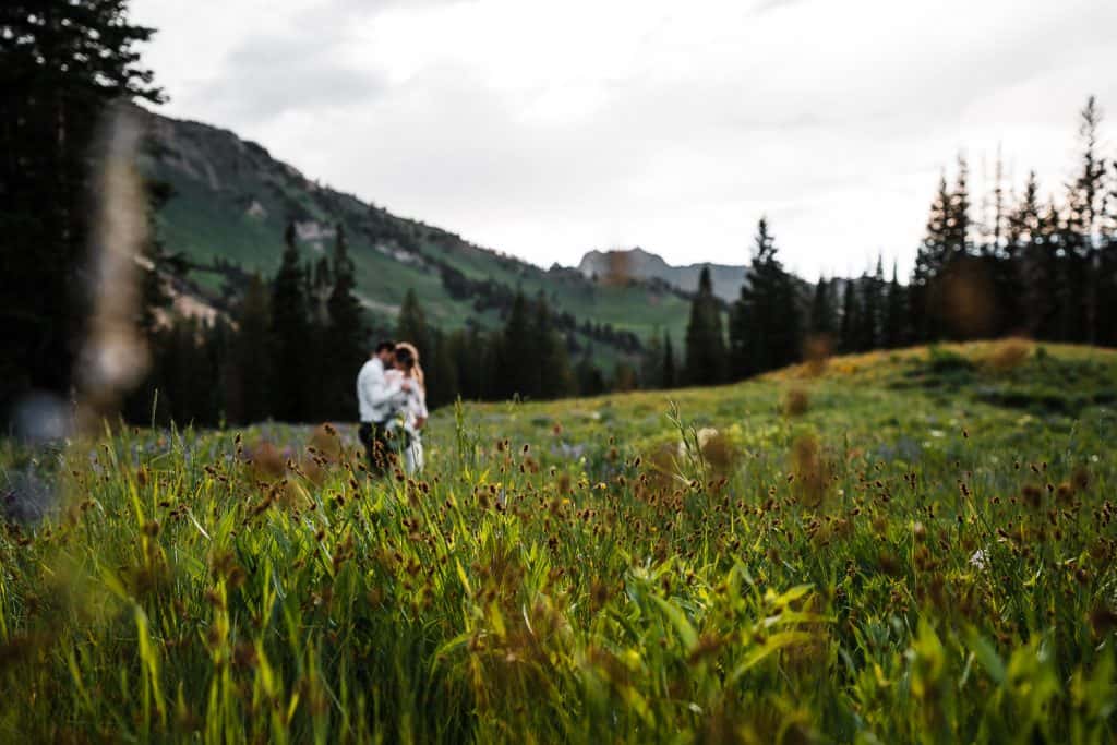 wildflowers-cecret-lake-adventure-elopement-utah