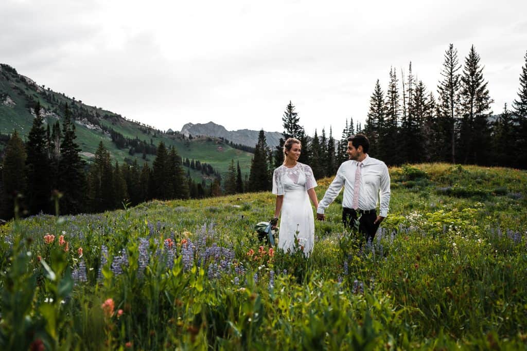 wildflowers-cecret-lake-adventure-elopement-utah