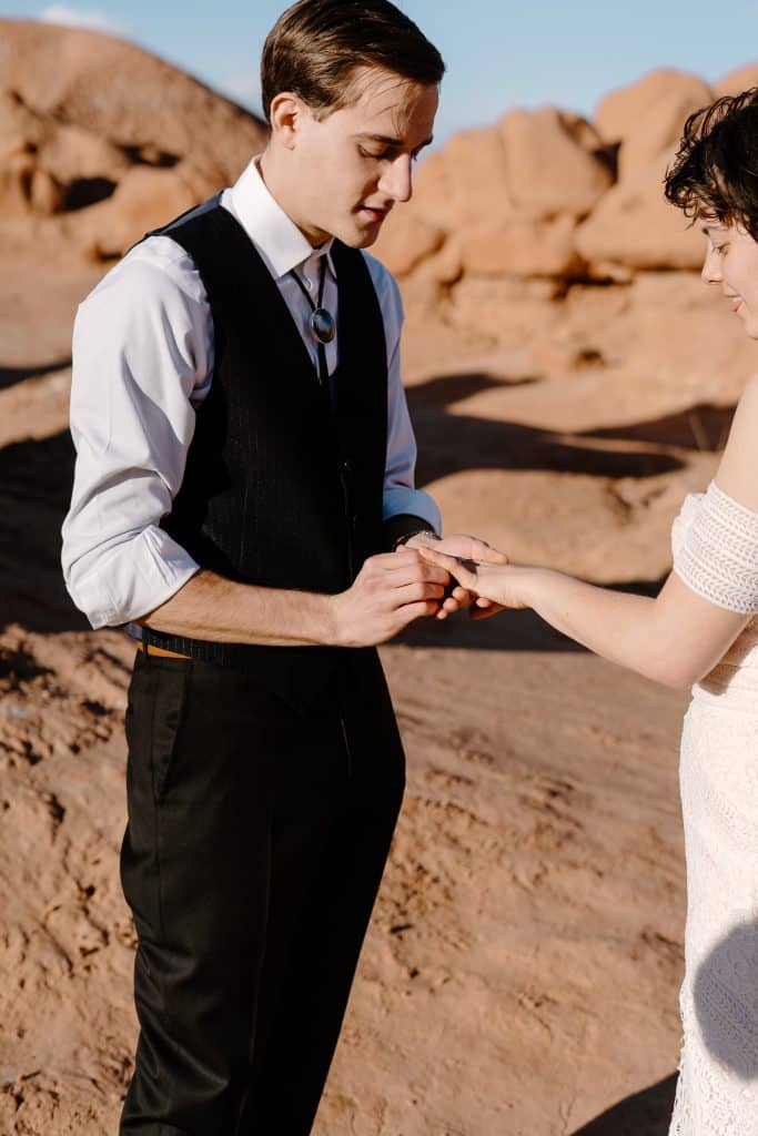 goblin-valley-elopement-utah