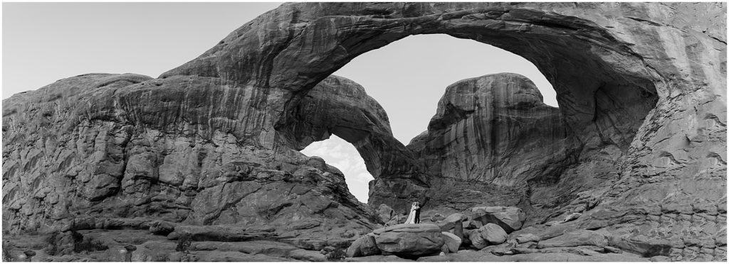 double arches elopement ceremony in black and white.
